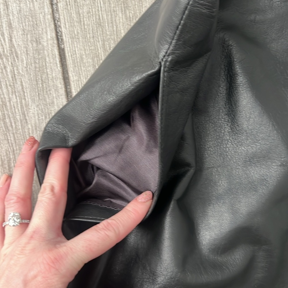 Vakko Black Leather Pencil Skirt Size 6 - Picture 5 of 8